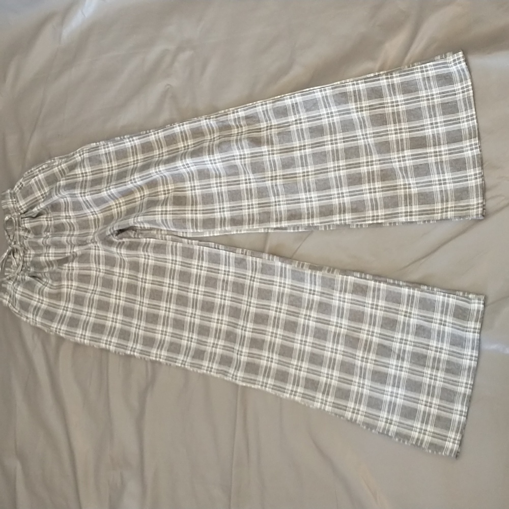 Prettylittlething grey white plaid wide leg pants